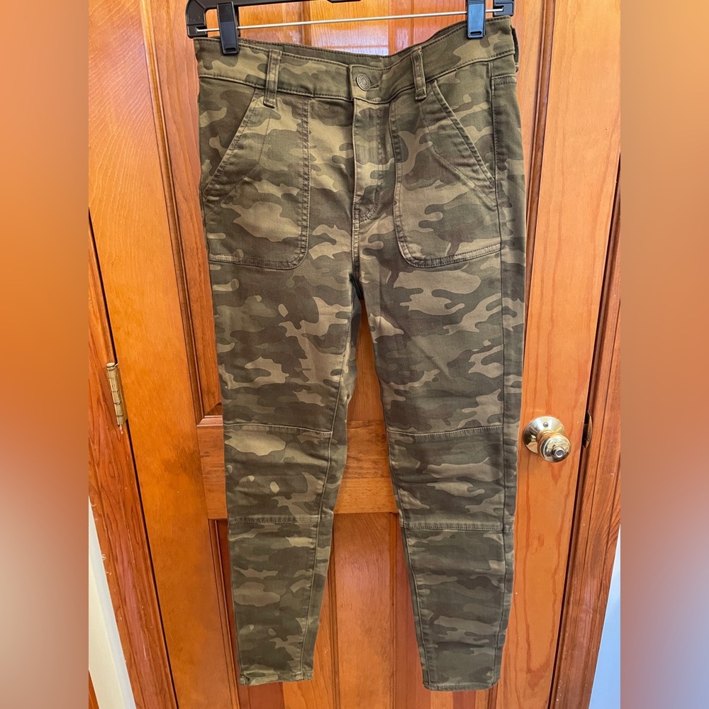 EUC American Eagle Camo Moro-Style Jeggings